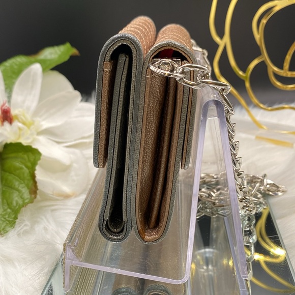 🏆Chanel Leather Compact Trifold Wallet Diamanté Embossed included insert & chain - Picture 5 of 13